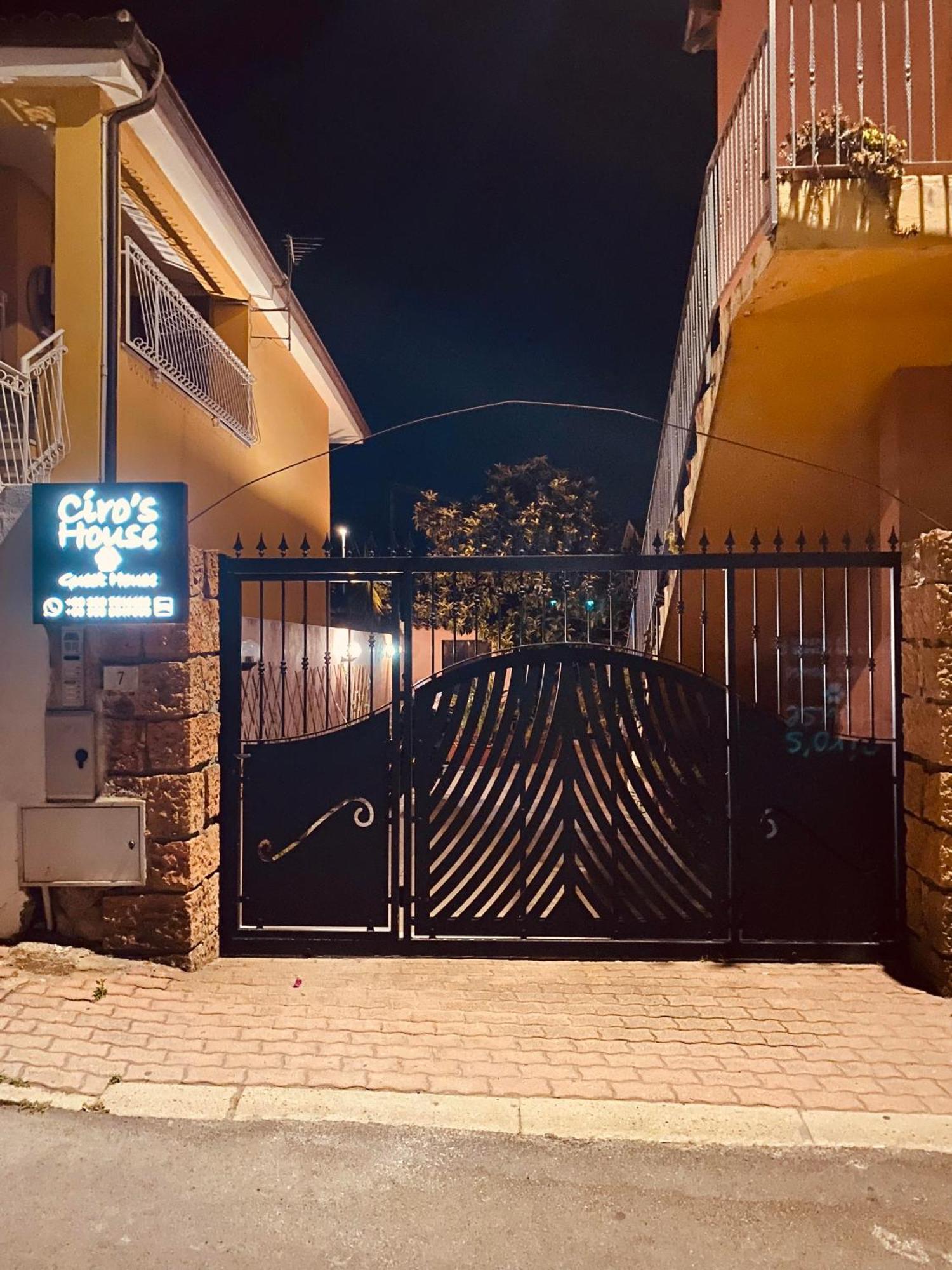 Affittacamere Ciro'S House Olbia Exterior photo
